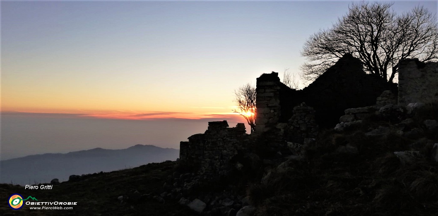 80 La luce del sole ormai se ne sta andando.jpg